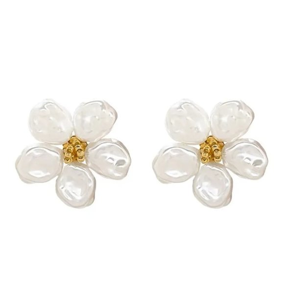 Baroque Pearl Flower Pearlcore Floral Stud Earrings NEW - Picture 4 of 5